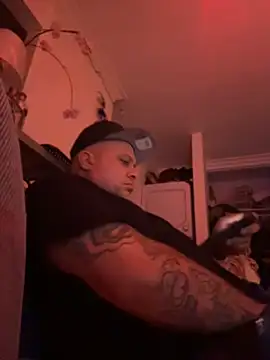 Auhenri25 Show in webcam