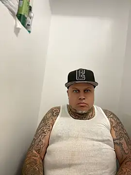 Auhenri25 Show in webcam