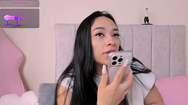 MilaVelour Chat XXX in diretta