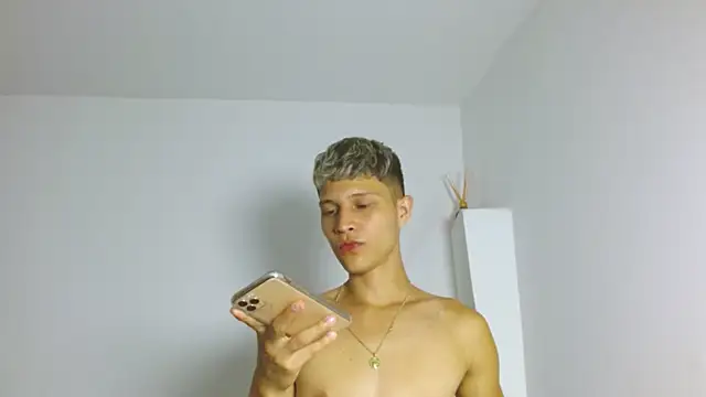 Chat XXX en directo de Twinkcock22