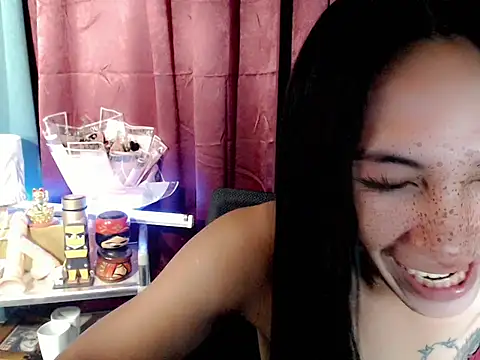 Show modela Wife_ur_pinay na web-kameri