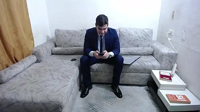 Victor_Maitland Show in webcam