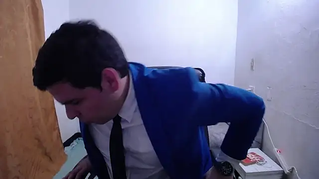 Victor_Maitland Show in webcam