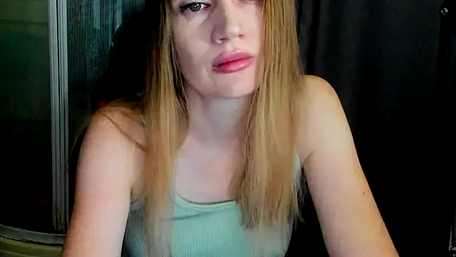 צ'אט XXX בשידור חי של JessFoxxx