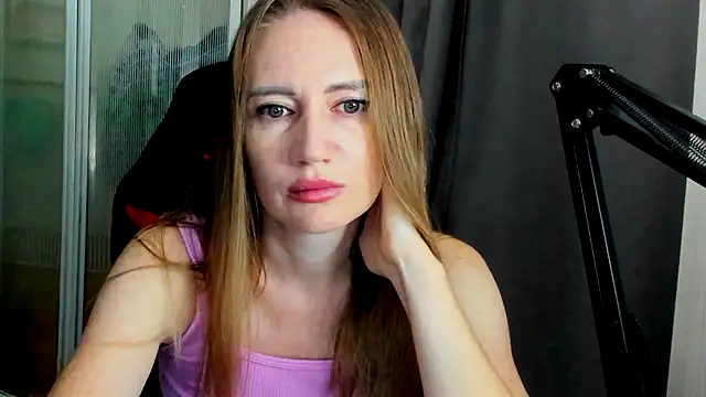 Chatroom XXX en direct de JessFoxxx