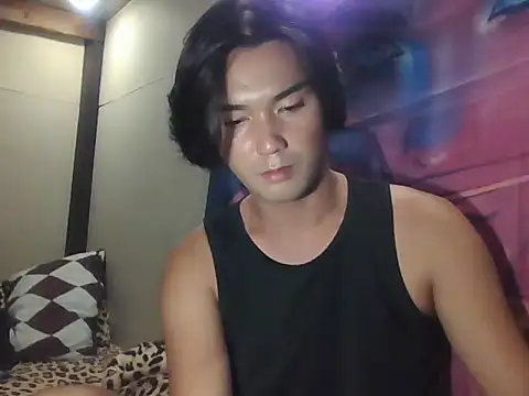 urhalfguyxx 网络视讯表演
