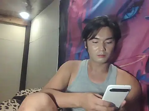 urhalfguyxx 网络视讯表演