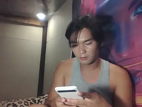 urhalfguyxx 网络视讯表演