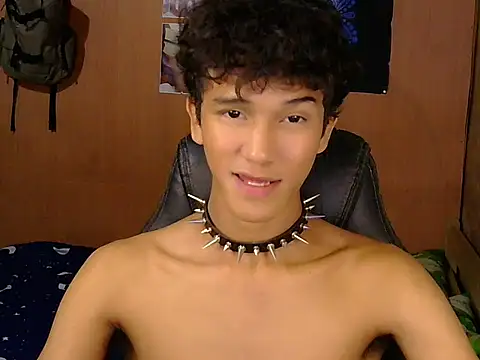 Webkamerová show hugekenbigcock