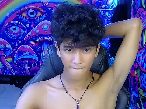 Show de hugekenbigcock na webcam