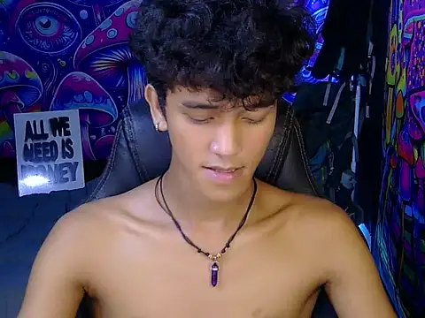Show de hugekenbigcock na webcam