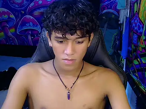 Show de hugekenbigcock na webcam