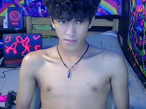 Show Webcam de hugekenbigcock