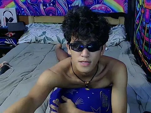 Show de hugekenbigcock na webcam