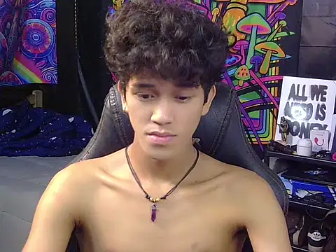 Show de hugekenbigcock na webcam