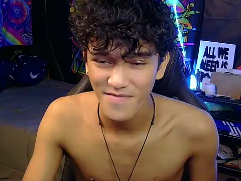 hugekenbigcock Show in webcam