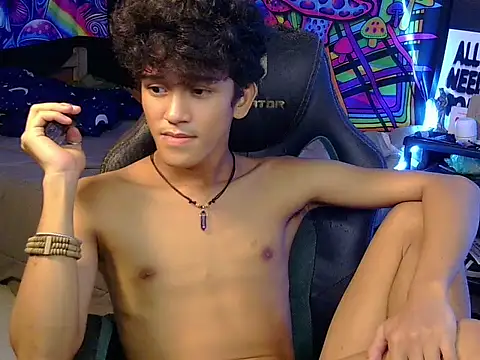 Show modela hugekenbigcock na web-kameri
