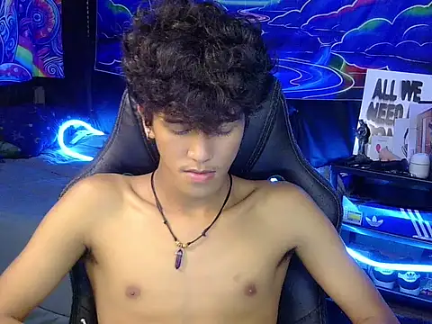 hugekenbigcock 网络视讯表演
