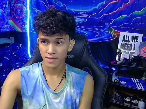 hugekenbigcock Show in webcam