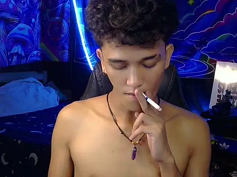 Show de hugekenbigcock na webcam