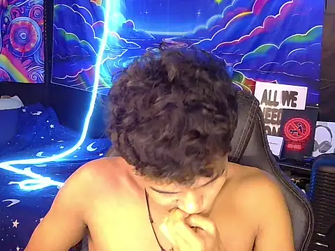 โชว์เว็บแคมของ hugekenbigcock