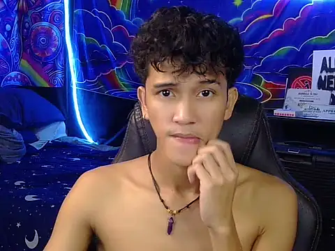 Webkamerová show hugekenbigcock