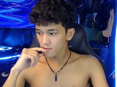 Show Webcam de hugekenbigcock
