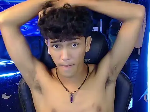 Show de hugekenbigcock na webcam