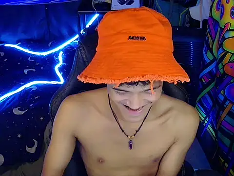 โชว์เว็บแคมของ hugekenbigcock