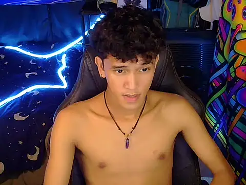 hugekenbigcock Show in webcam