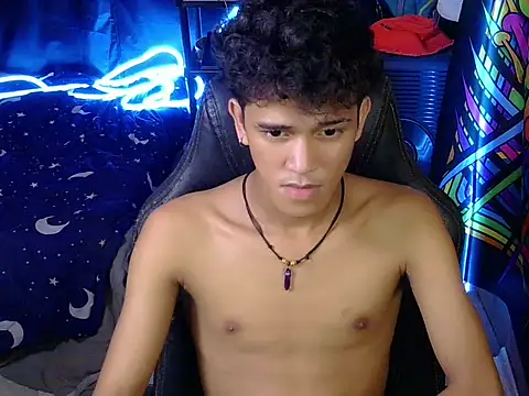 hugekenbigcock Show in webcam
