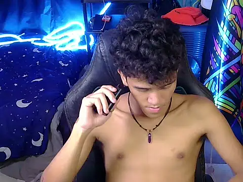 โชว์เว็บแคมของ hugekenbigcock