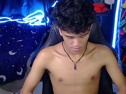 hugekenbigcock Show in webcam
