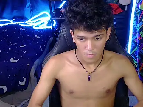 Webkamerová show hugekenbigcock