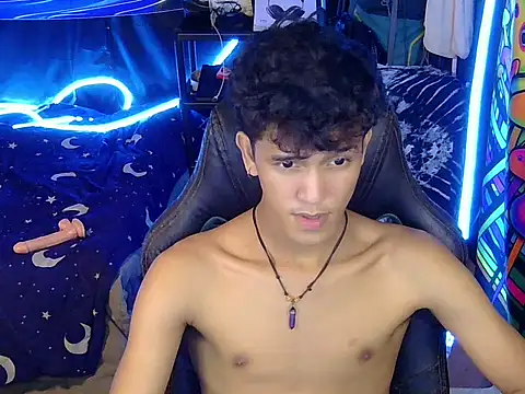 Show de hugekenbigcock na webcam