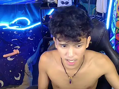 Show Webcam de hugekenbigcock