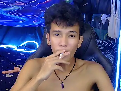 โชว์เว็บแคมของ hugekenbigcock