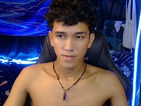 Show de hugekenbigcock na webcam