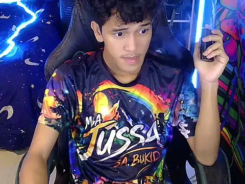 Show Webcam de hugekenbigcock