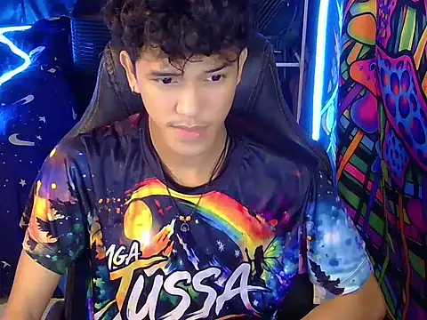 hugekenbigcock Show in webcam