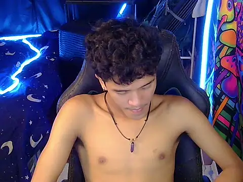 Show de hugekenbigcock na webcam