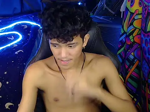 Show modela hugekenbigcock na web-kameri