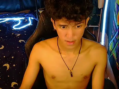 โชว์เว็บแคมของ hugekenbigcock