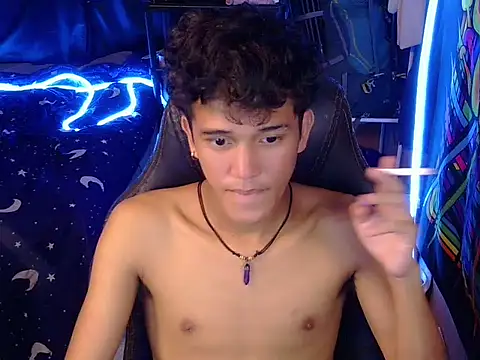 Webkamerová show hugekenbigcock