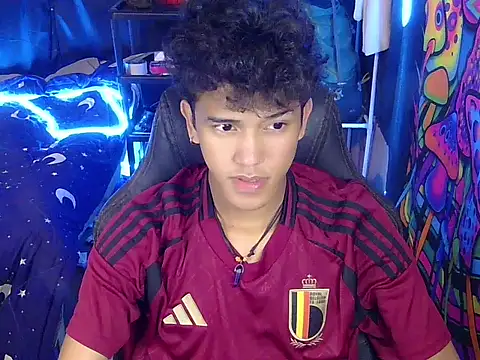 Show Webcam de hugekenbigcock