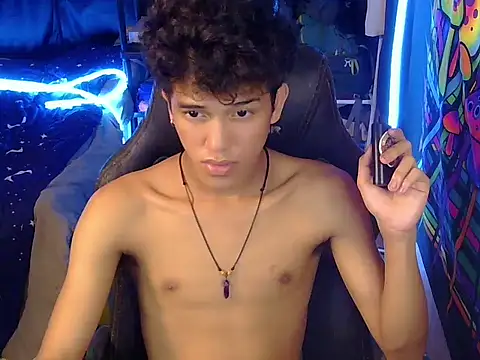 Show de hugekenbigcock na webcam