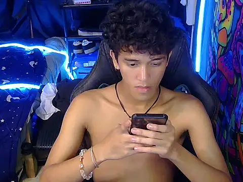 hugekenbigcock webcam show