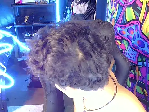 Webkamerová show hugekenbigcock