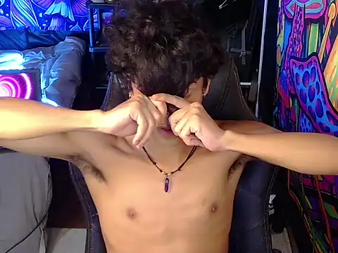 Show de hugekenbigcock na webcam