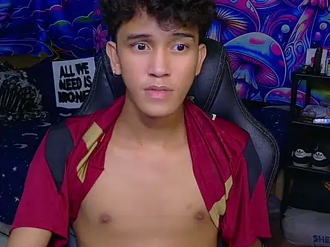 hugekenbigcock Show in webcam